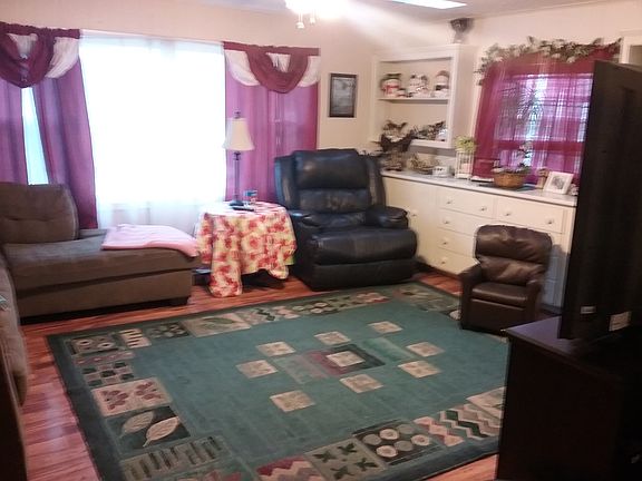 4th image of 1437 Park Cir