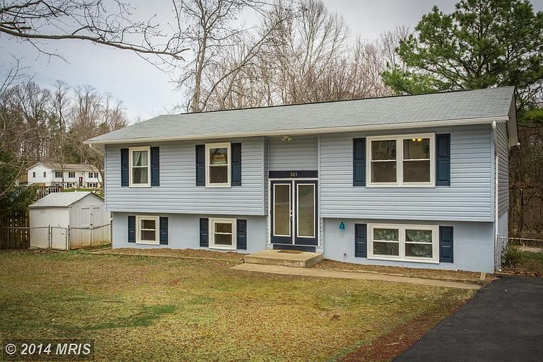 1st image of 303 Oak Grove Ln