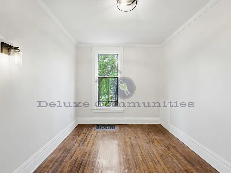 410 Eastern Ave SE — Photo 25