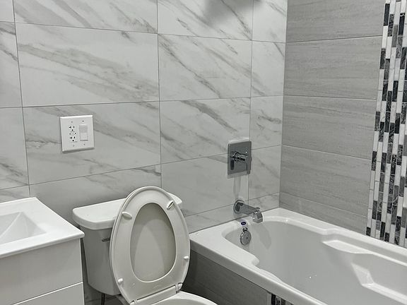 2nd image of 1SR 178th St Floor 1SR