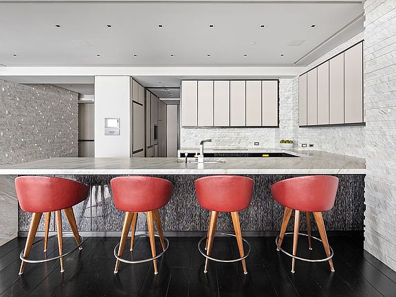 5th image of 219 E 67th St Floor 5