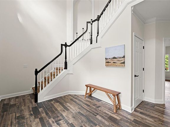 5th image of 15 Hyalite Rd E