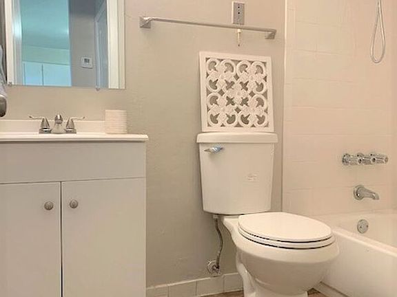 5th image of 1414 N Wardell St #308