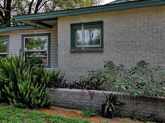 4th image of 2810 Cedar Park Blvd