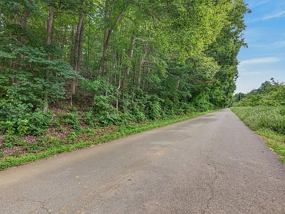 3rd image of 1 White Oak Rd