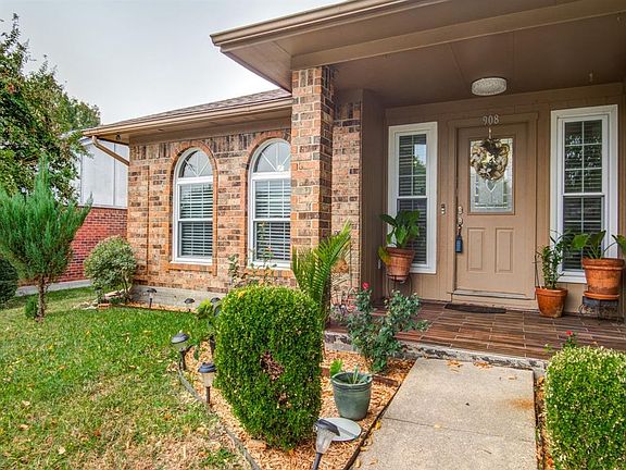 3rd image of 908 Simon Dr