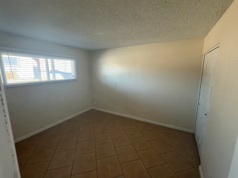 6752 W Colter St — Photo 5
