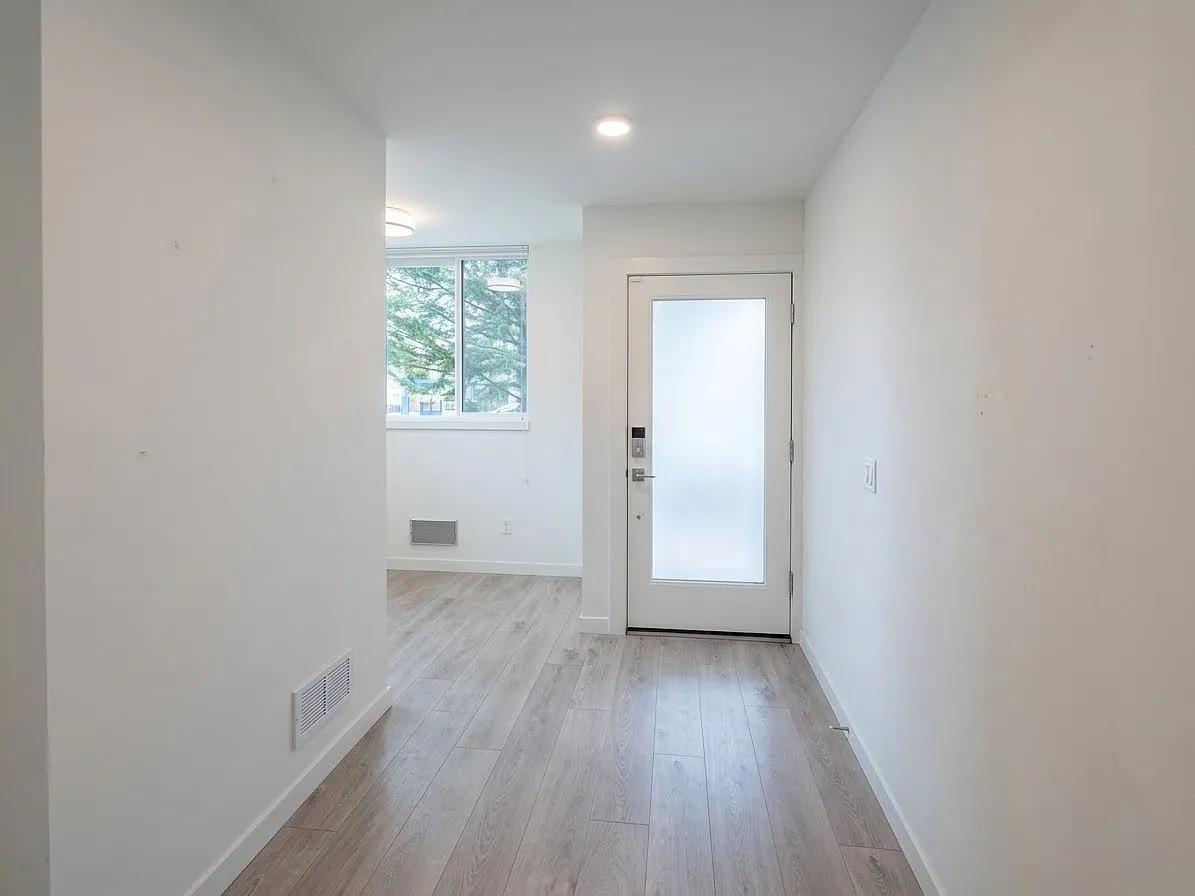 2 bed, 1.5 bath, 1150 sqft, $4,300 — Photo 4