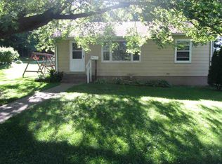 2000 N 7th St, Clinton, IA 52732