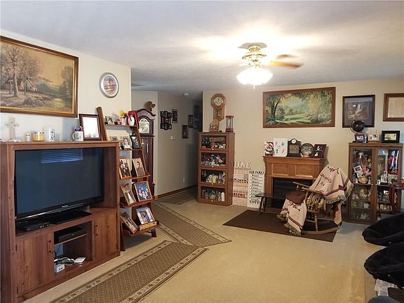3rd image of 1650 W Democracy St