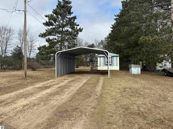 17 Fairview Blvd, Farwell, MI 48622