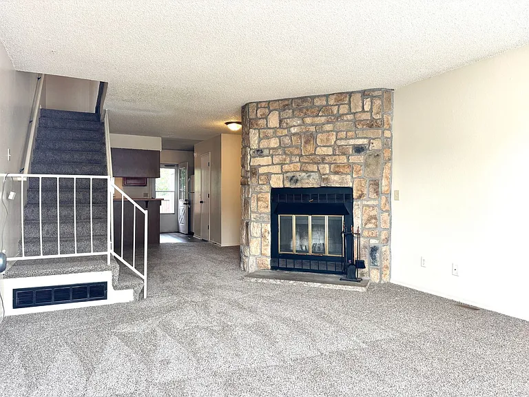 4108 Charleston Dr — Photo 3