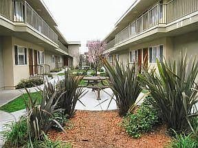 2nd image of 1849 Cedar Ave APT 6