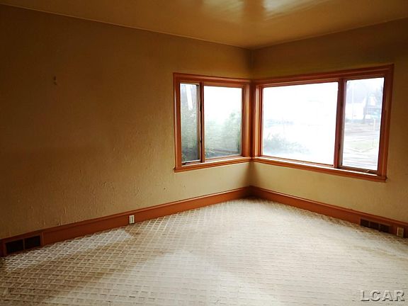 5th image of 314 Mitchell St