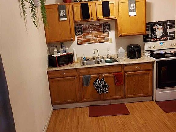 2nd image of 94 Edwards St