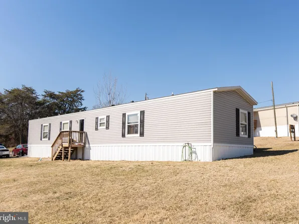 135 Mockingbird Cir, Bunker Hill, WV 25413