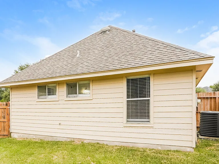 5200 Rockwood Dr — Photo 15