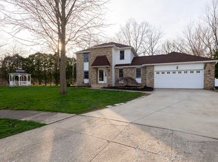 5710 Whispering Pines Pl, Lorain, OH