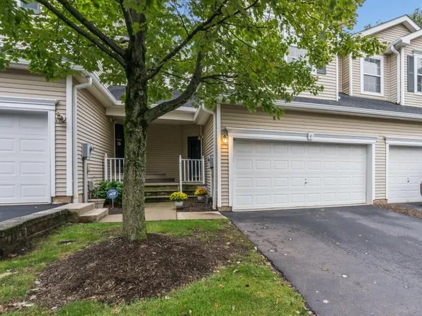 4 Cypress Ct, Clinton Town, NJ 08809