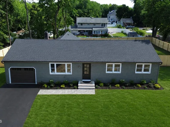 11 W Park Avenue, Belford, NJ 07718