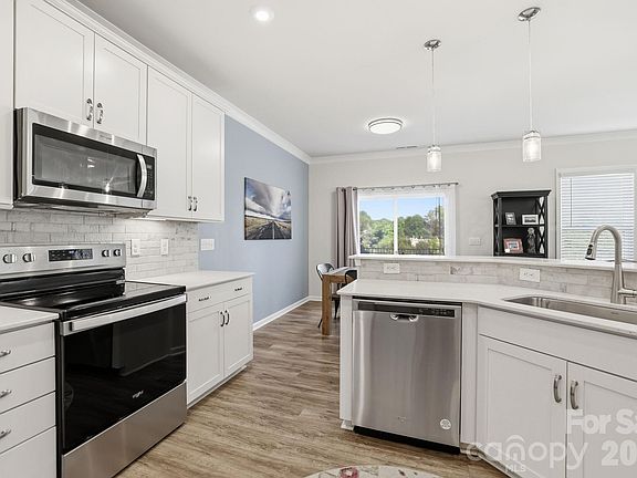 5th image of 23006 Clarabelle Dr