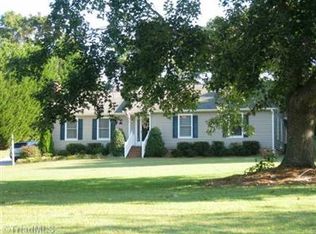 5307 Rolling Meadow Dr, Greensboro, NC 27406