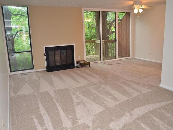3rd image of 4792 Crazy Horse Ln