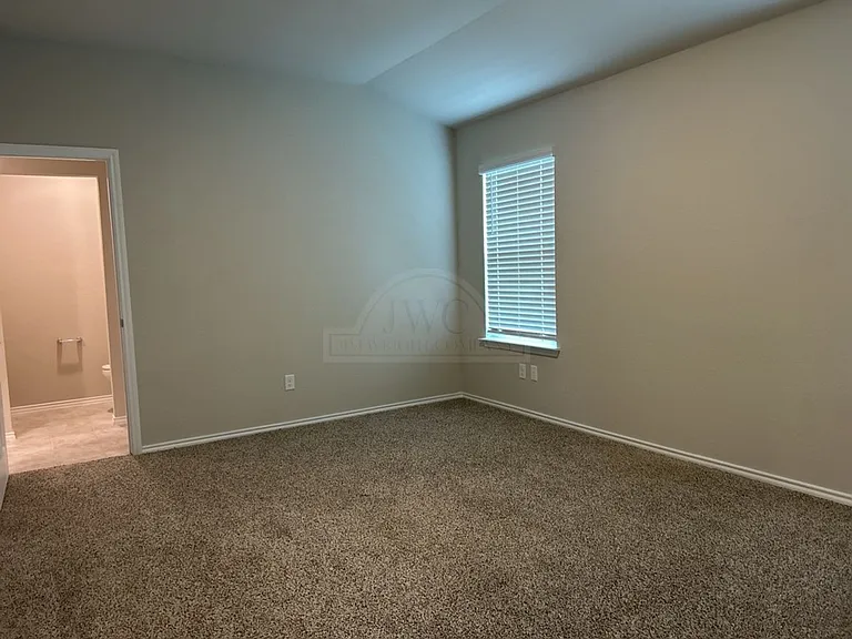 1319 Iron Horse Dr — Photo 16