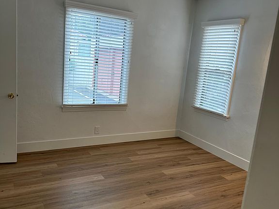 5th image of 782 Elmira St
