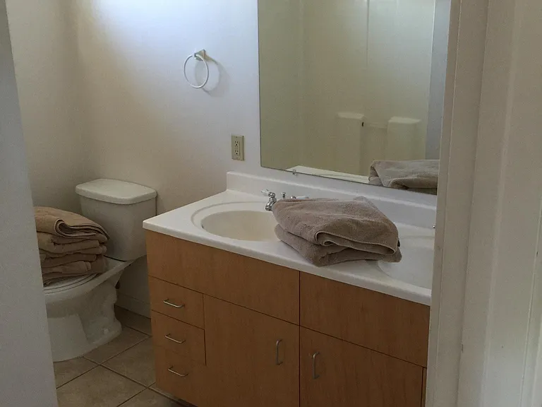 2849 SW Adams St — Photo 2