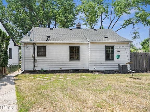 4th image of 6801R Grand Ave S