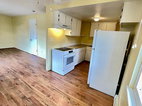3rd image of 1301 Iowa St APT 17