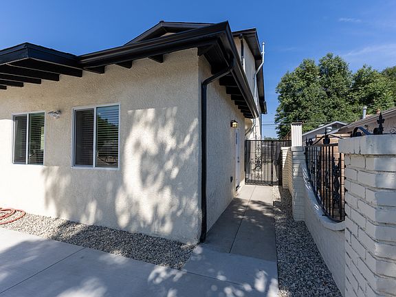 Walkway/ entrance to unit
