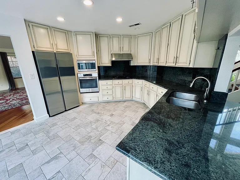 2 Greenbrier Ct — Photo 10