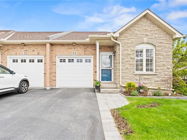 566 Southridge Dr #11, Hamilton, ON L9C 7W5