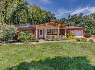907 Ridgetree Ln, Saint Louis, MO 63131