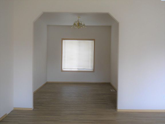 4th image of 1608 Bountiful Ave