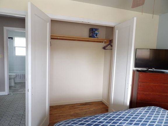 5th image of 1042 W Gem Ave