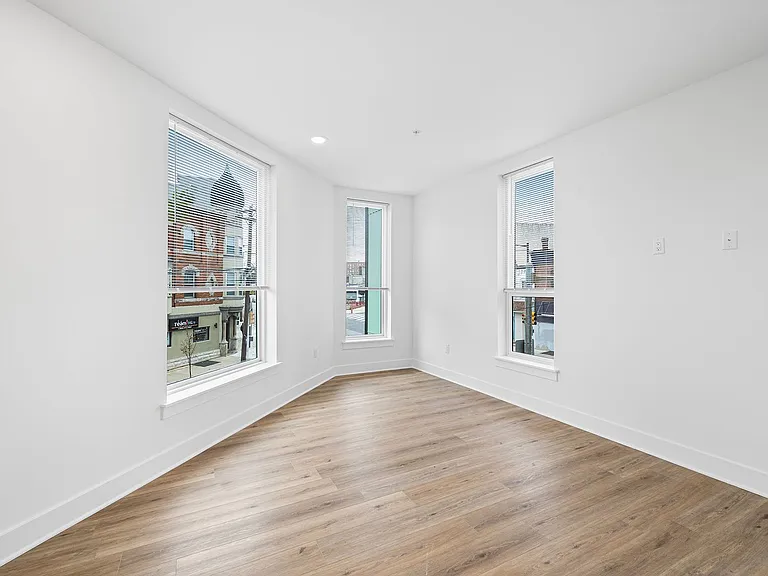 4324 Lancaster Ave — Photo 47