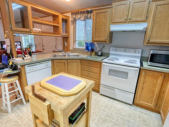 4th image of 3730 SE Leeks Dr