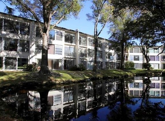 3rd image of 225 Country Club Dr APT E144