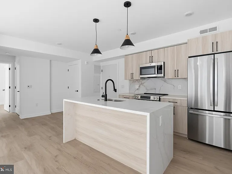 208 Vine St #2F — Photo 2