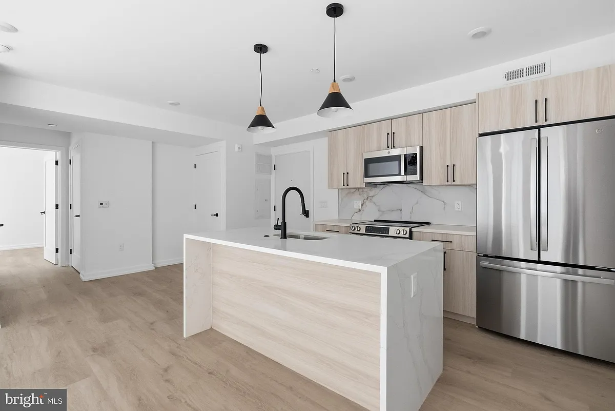 Building Photo - 208 Vine St #2F