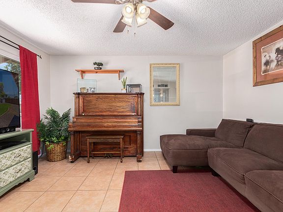 4th image of 832 E Dolphin Ave