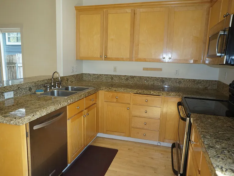 3822 SE Schiller St — Photo 8