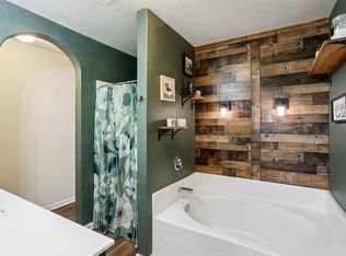 1104 Foede Cir, Montrose, MN 55363