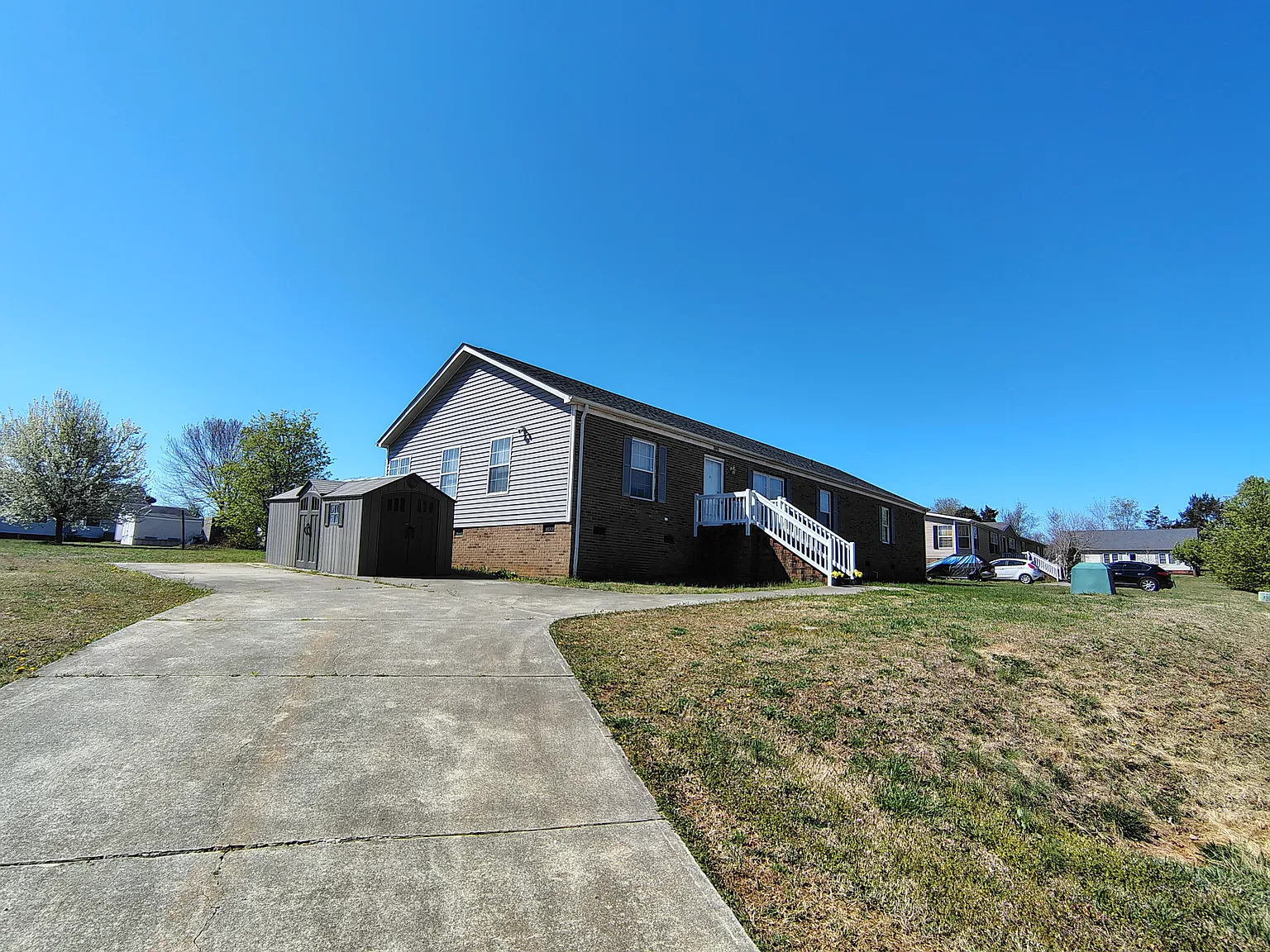 4 bed, 2250 sqft, $1,700 — Photo 2
