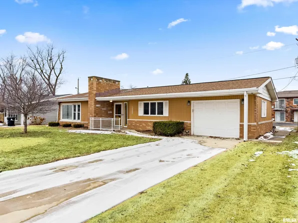 1307 Bobolink Dr, Washington, IL 61571