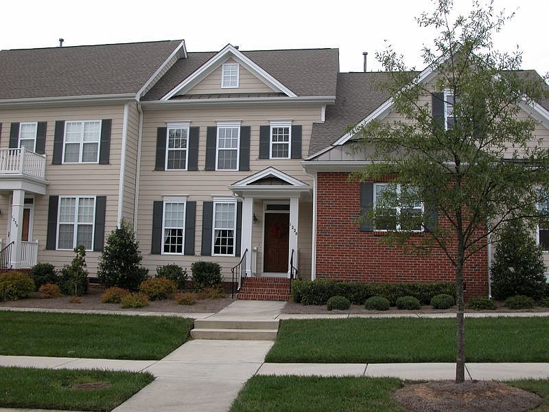 Meticulously maintained town home with golf course views