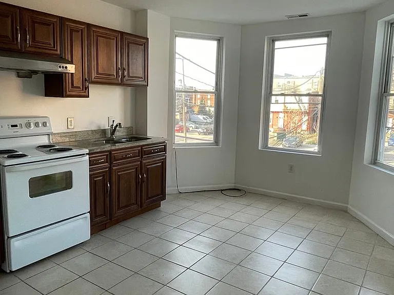 2516 N. Charles St. — Photo 4